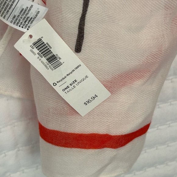 Old Navy White and Red Graphic New York City Scarf - Picture 5 of 5